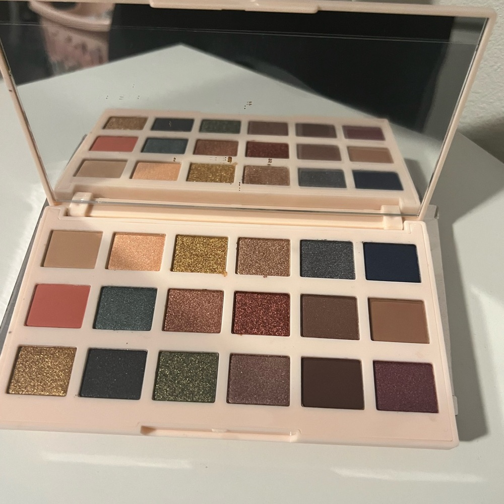Makeup pallet bundle